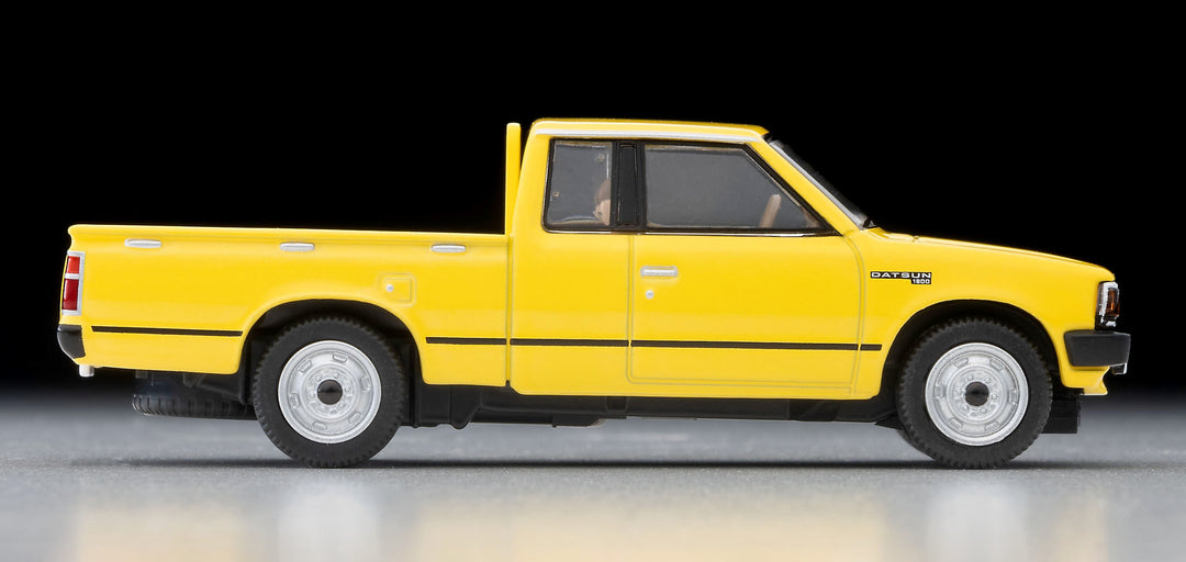 [Preorder] TLVN Tomica Limited Vintage Neo 1:64 1983 Datsun Truck King Cab GL (Yellow) LV-N373b