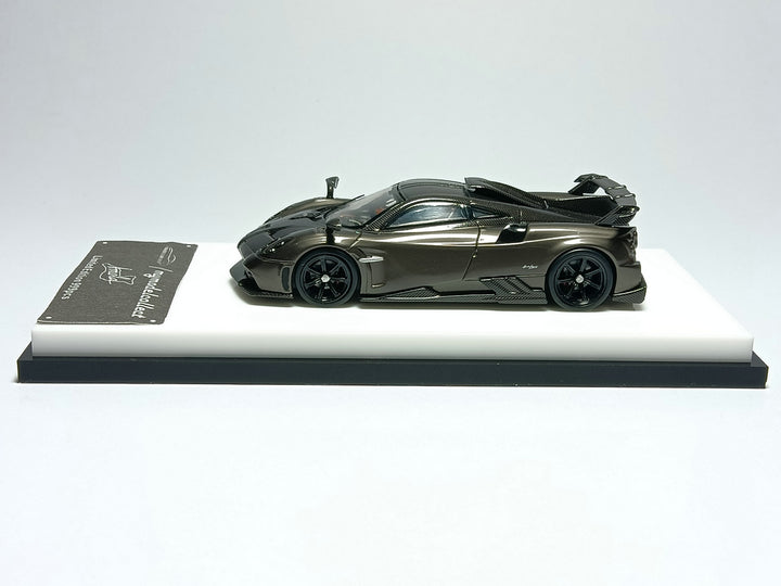 [Preorder] Model Collect 1:64 Pagani Huayra Imola Pearl Grey/Carbon roof