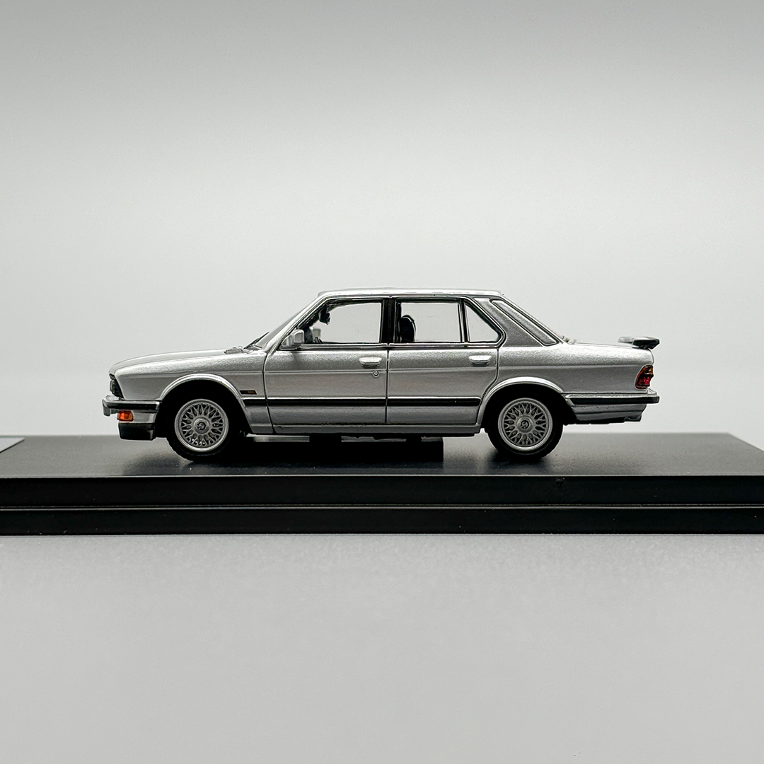 [Preorder] King Model 1:64 BMW M5 E28 (3 Colours)