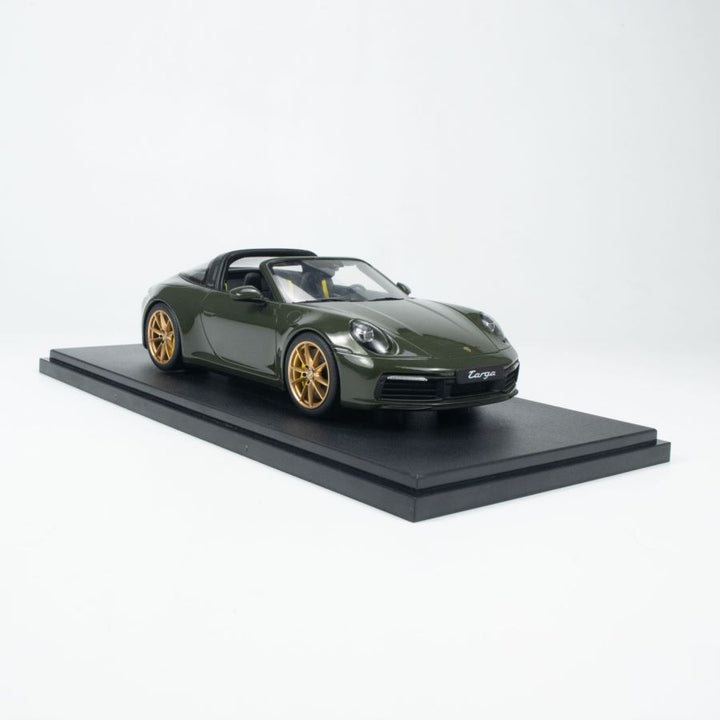 GT Spirit 1:18 PORSCHE 911 (992) TARGA 4S 2020 PTS BLACK OLIVE GREEN