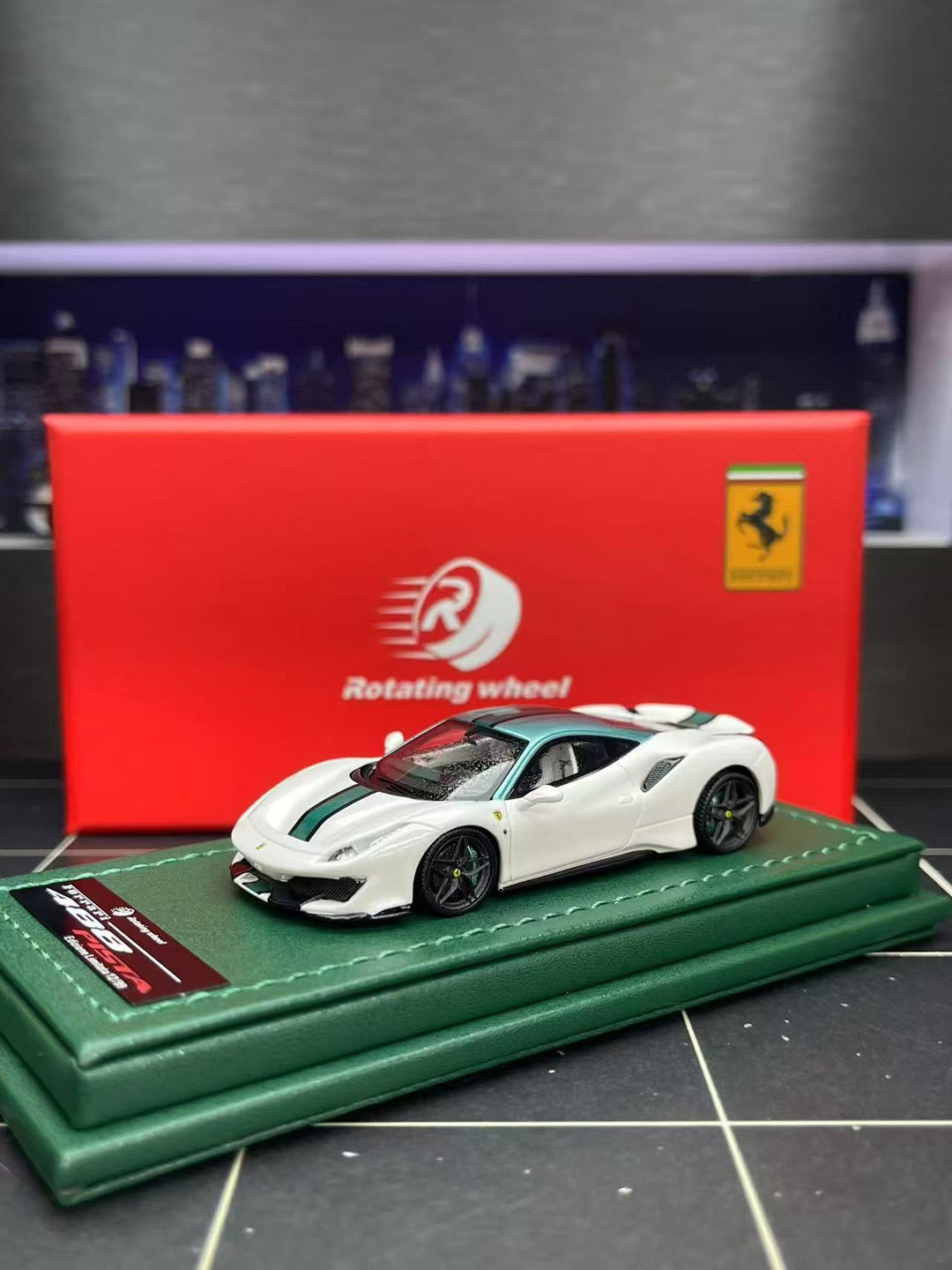 [Preorder] Rotating Wheel 1:64 Ferrari 488 Pista - White (Rain Effect)