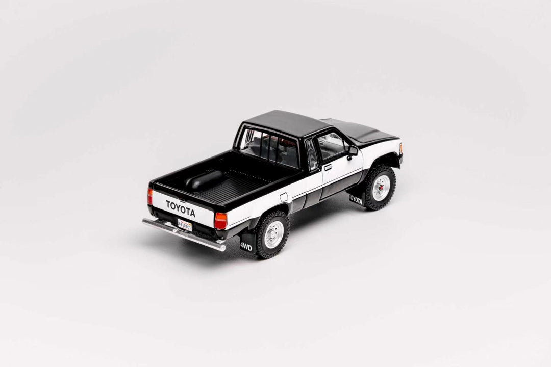 [Preorder] GCD 1:64 Toyota Hilux SR5 XTRA Cab 1985 (LHD) (3 Colours) KS-087-641/ KS-087-642/ KS-087-643
