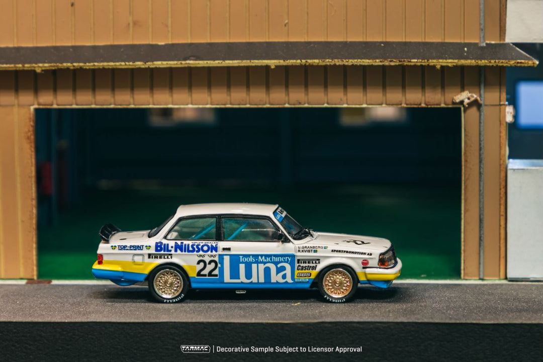 [Preorder] Tarmac Works 1:64 Volvo 240 Turbo ETCC Zolder 1984 Winner T64-050-84ETC22