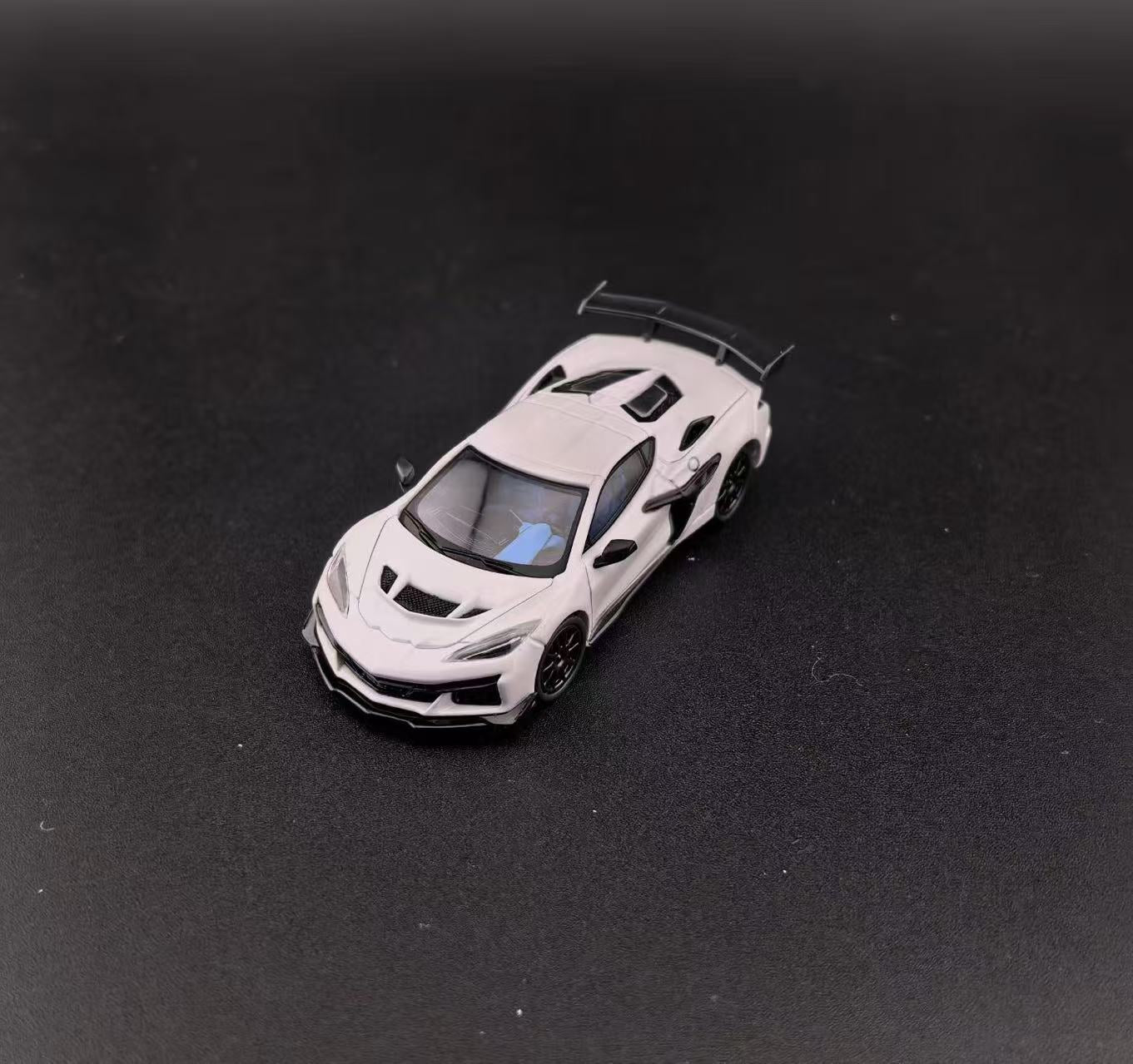 Fine works64 1:64 Chevrolet Corvette C8 ZR1 (2 Colours) – Horizon