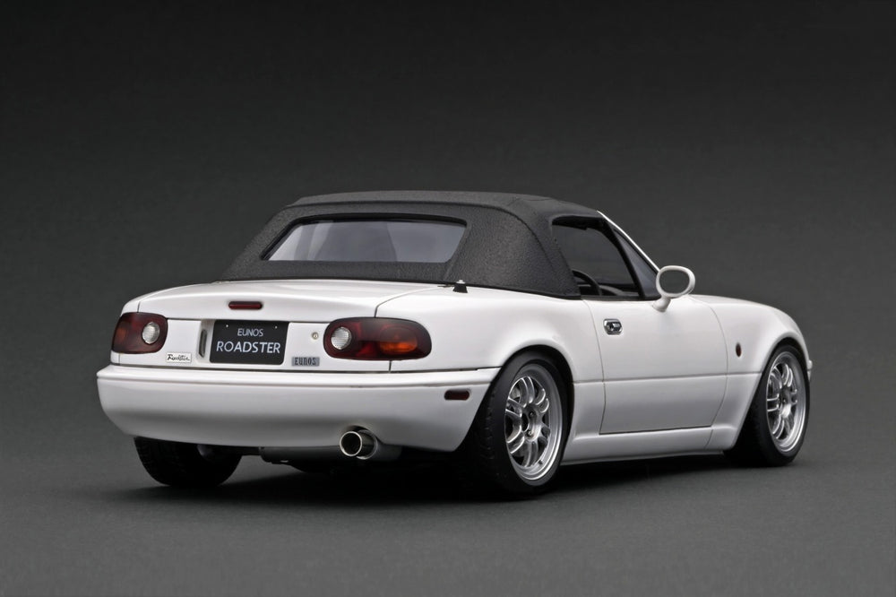 Ignition Model 1:18 Eunos Roadster (NA) White IG3195 Rear