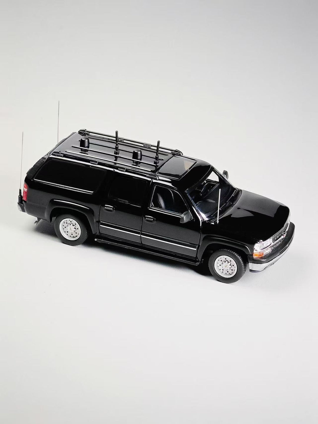 [Preorder] MK Miniatures 1:64 2003 Chevrolet Suburban CIA Signal Jamming Vehicle Black MK2401-03-A1