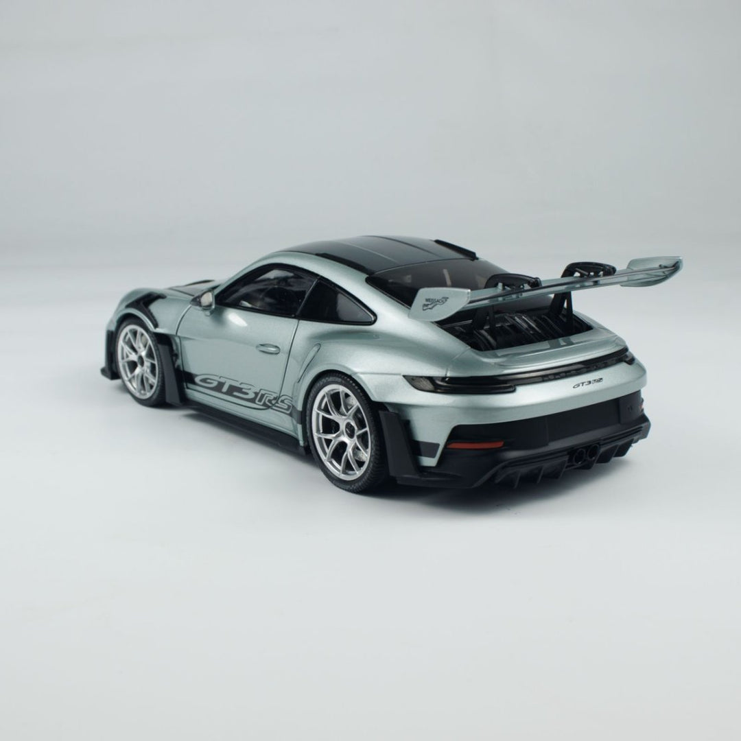 MINICHAMPS 1:18 PORSCHE 911 (992) GT3RS - 2023 - SILVER 110062044