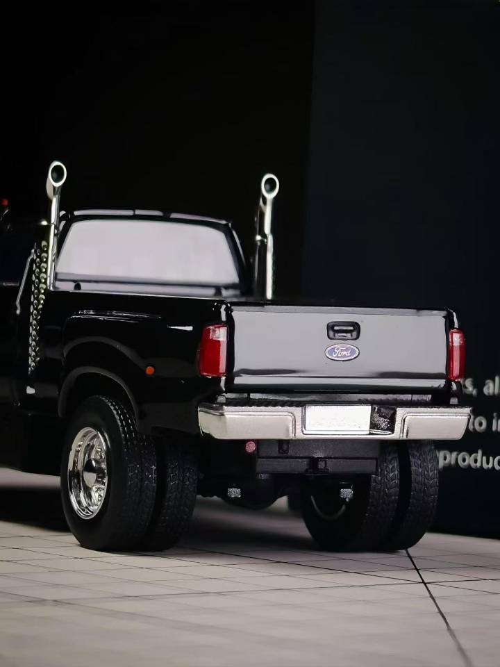 [Preorder] MK Miniatures 1:64 Ford F650 Super Duty HEC Agate Black