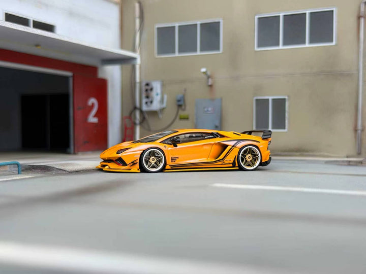 [Preorder] Rotating Wheel 1:64 Rowen Lamborghini Aventador S - Iridescent Yellow
