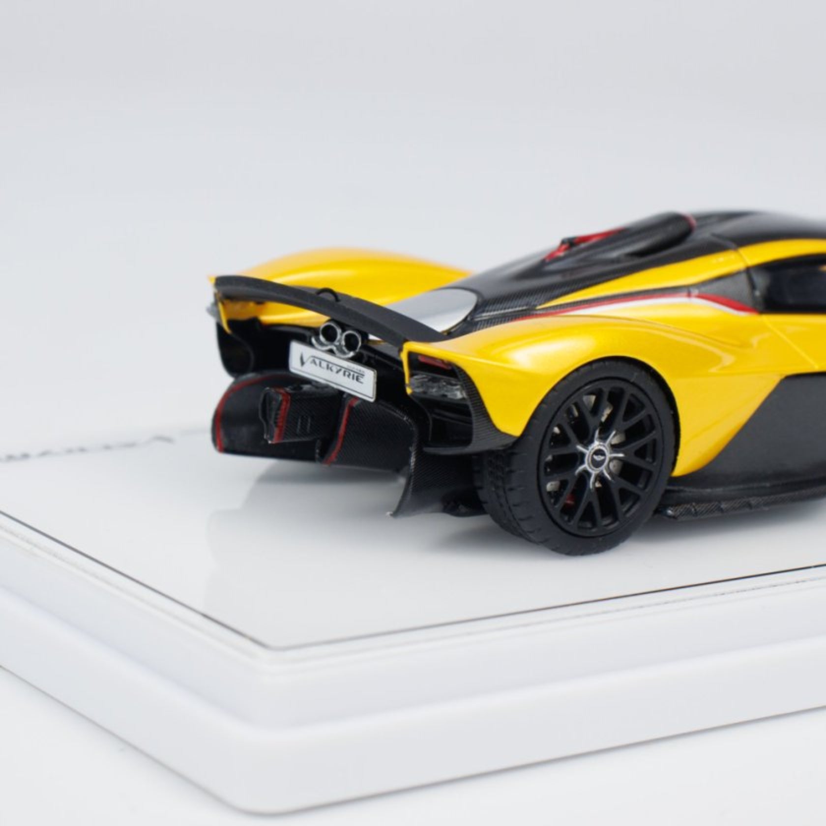 TSM 1:43 Aston Martin Valkyrie Sunburst Yellow TSM430773 – Horizon