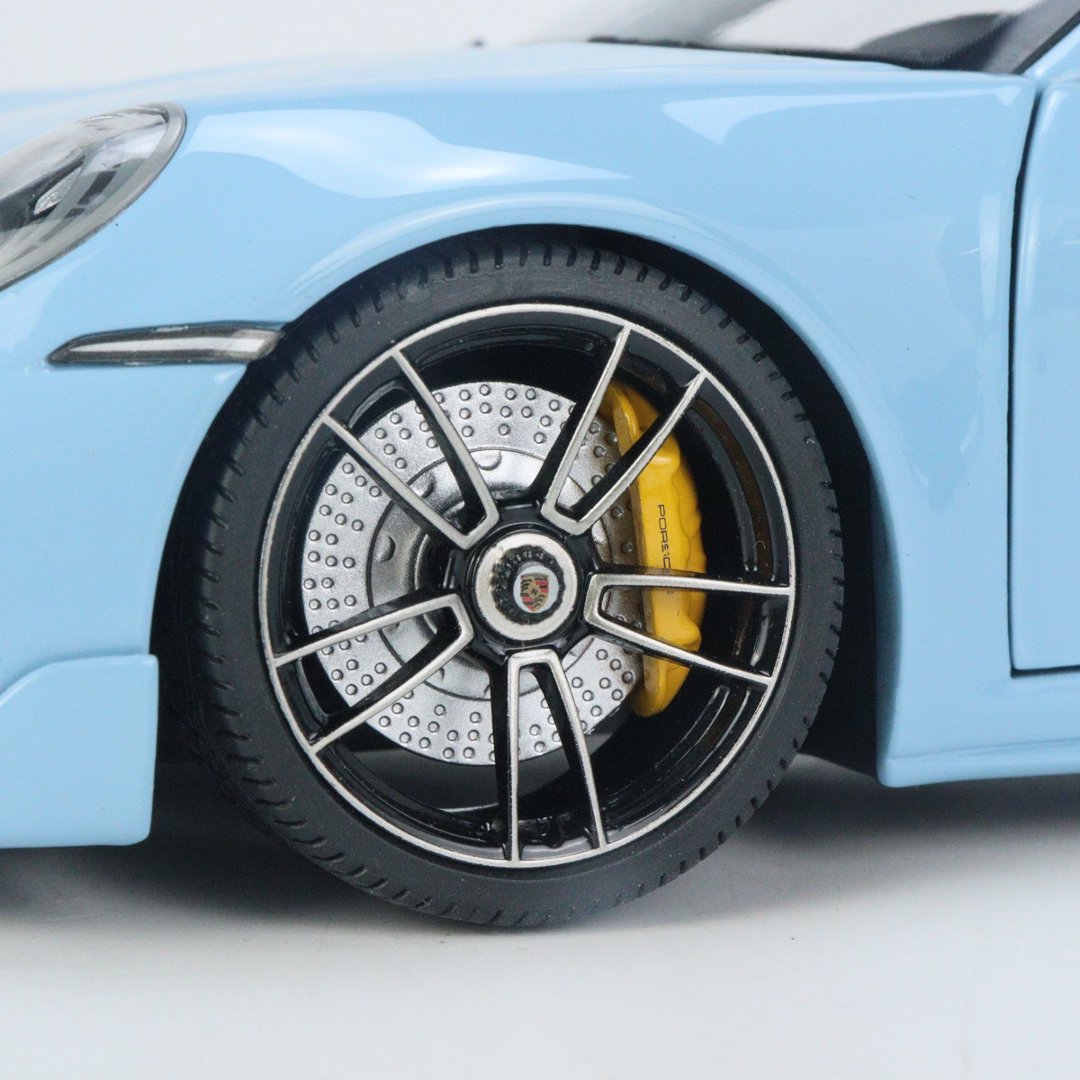 MINICHAMPS 1:18 Porsche 911 992 Turbo S （911 Turbo Sport Design) Gulf Blue 113069173