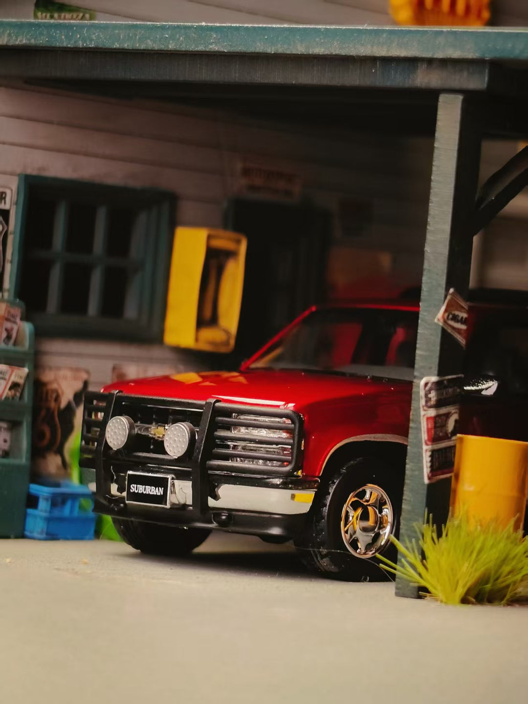 [Preorder] BLISS 1:64 Chevrolet Suburban (2 Colours)