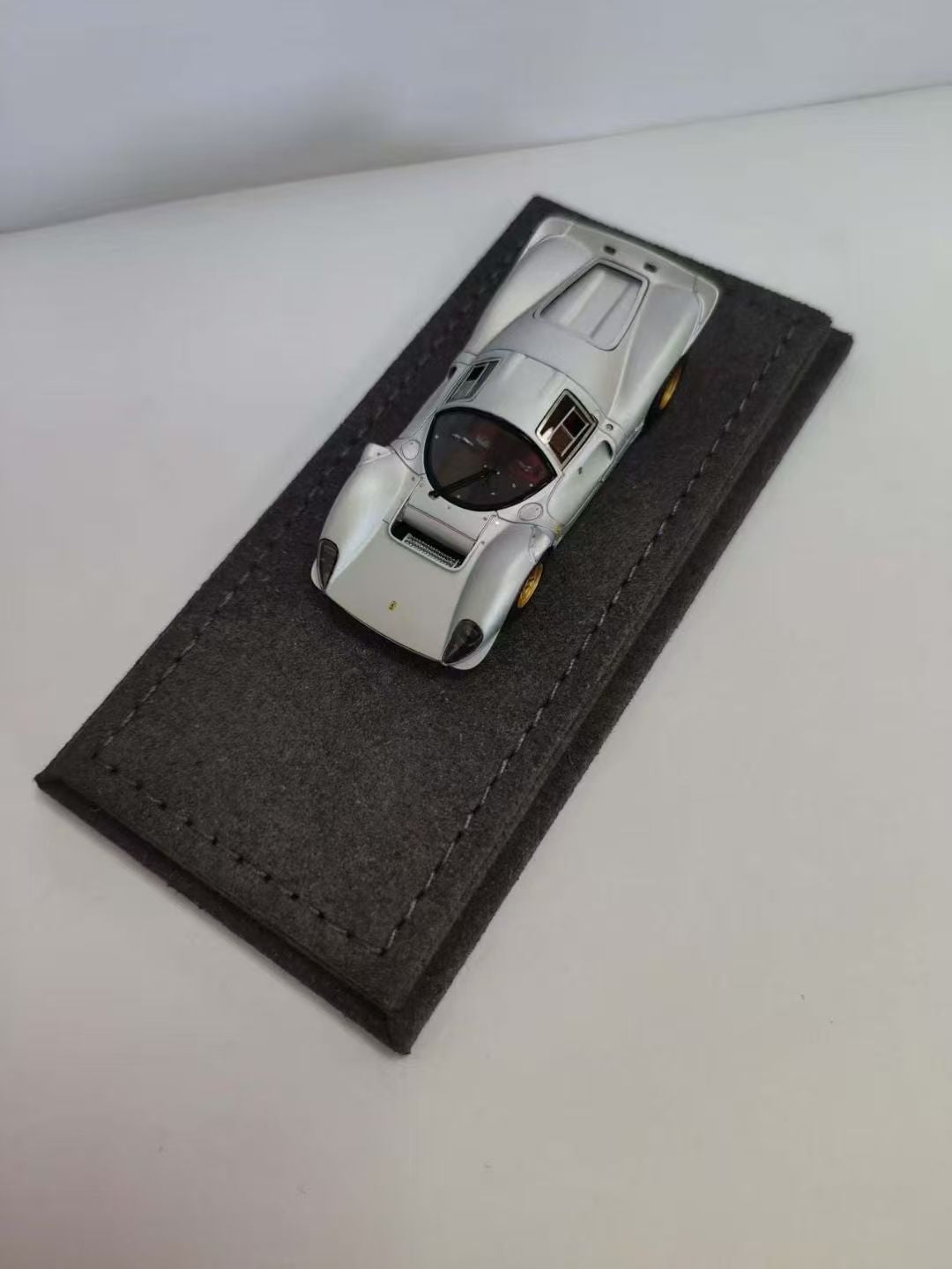 [Preorder] DMH 1:64 Ferrari 330 P4 (3 Colours)
