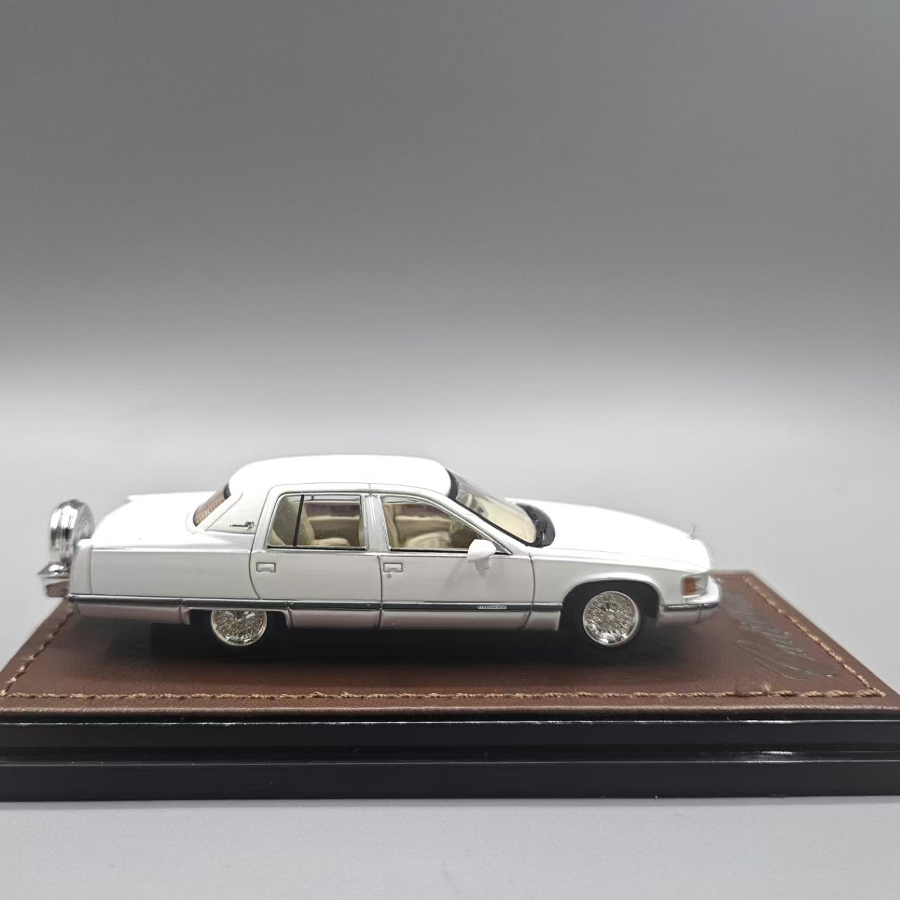 GOC 1/64 キャディラック フリートウッド Cadillac Fleetwood シルバー