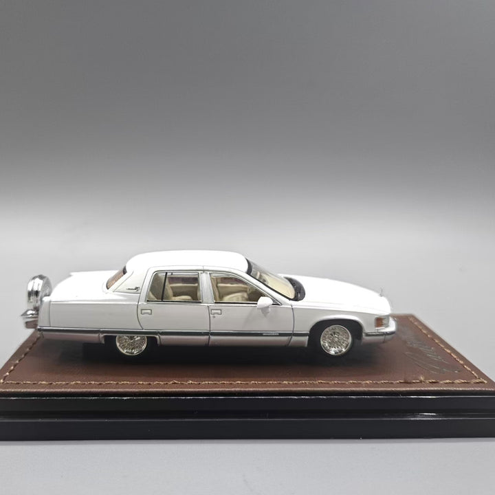 [Preorder] GOC 1:64 Cadillac Fleetwood (2 Colours)