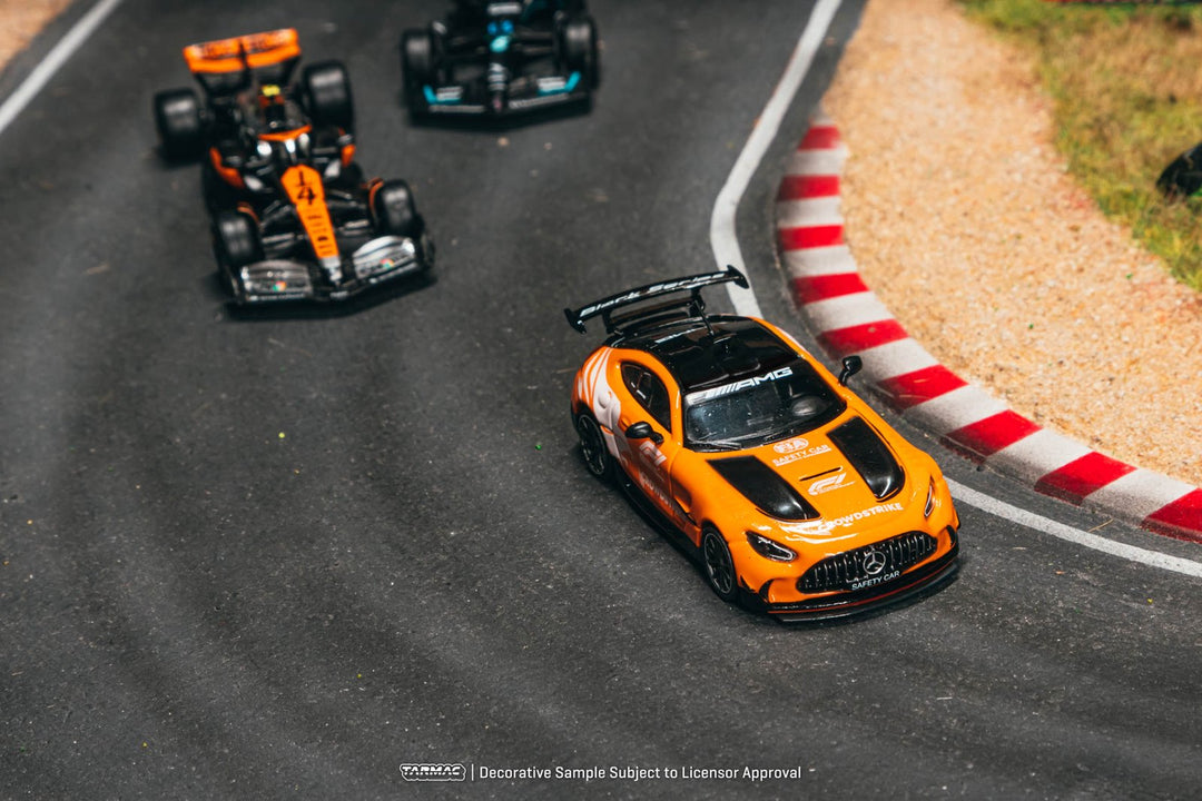 [Preorder] Tarmac Works 1:64 Mercedes-Benz AMG GT Black Series Safety Car of British GP 2025 – Global64 – Limited Edition T64G-042-SCB-B