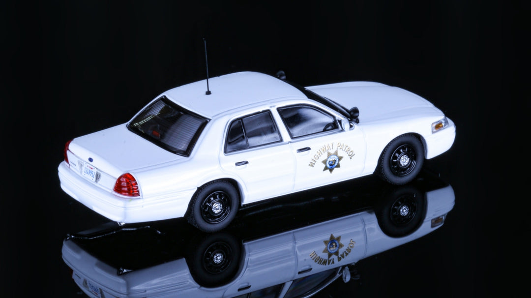 [Preorder] Rollin 1:64 CHP California Highway Patrol SMPV Polar Bear Commercial Vehicle Management Patrol Vehicle
