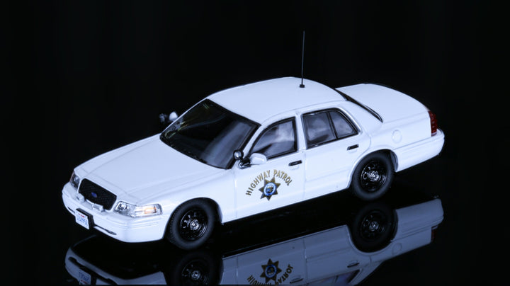 [Preorder] Rollin 1:64 CHP California Highway Patrol SMPV Polar Bear Commercial Vehicle Management Patrol Vehicle