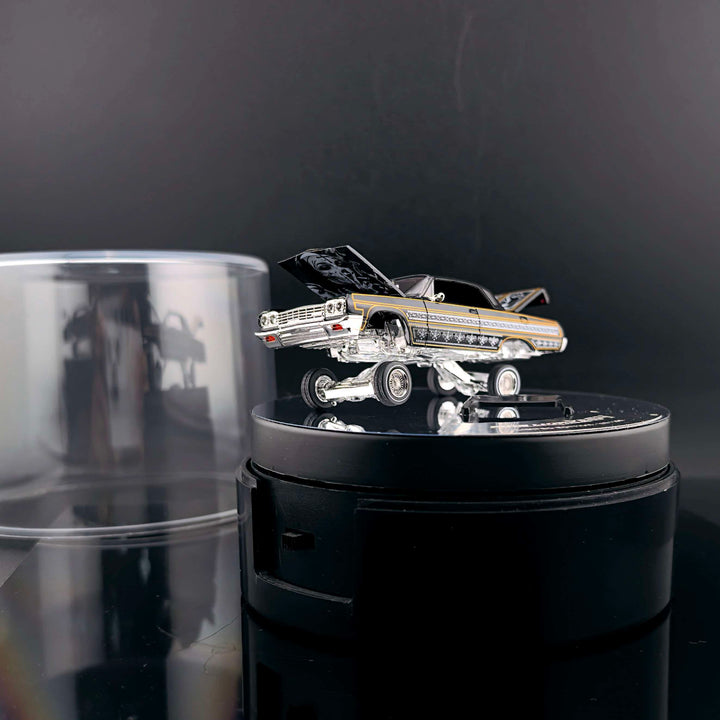 [Preorder] Fine Works 1:64 Chevrolet Impala Lowrider Black Gold Bouncing Car (2 Versions)