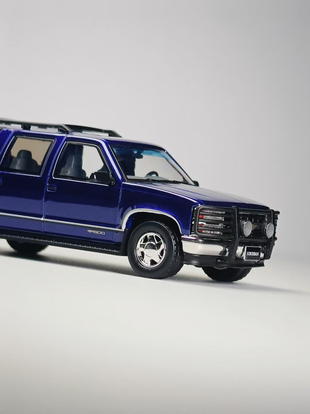 [Preorder] BLISS 1:64 Chevrolet Suburban (2 Colours)