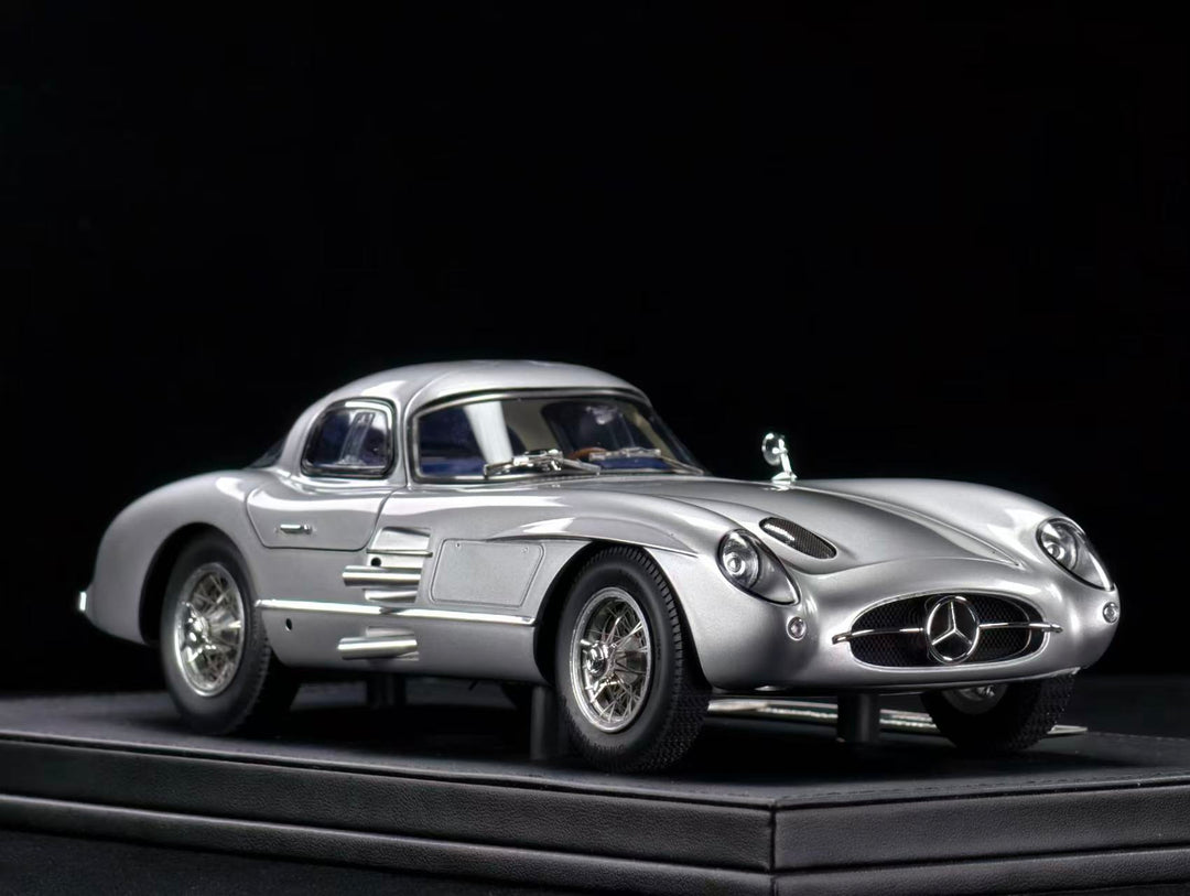 [Preorder] V8 Model 1:18 Mercedes Benz 300SLR (2 Colours)