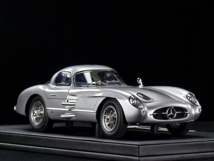 [Preorder] V8 Model 1:18 Mercedes Benz 300SLR (2 Colours)