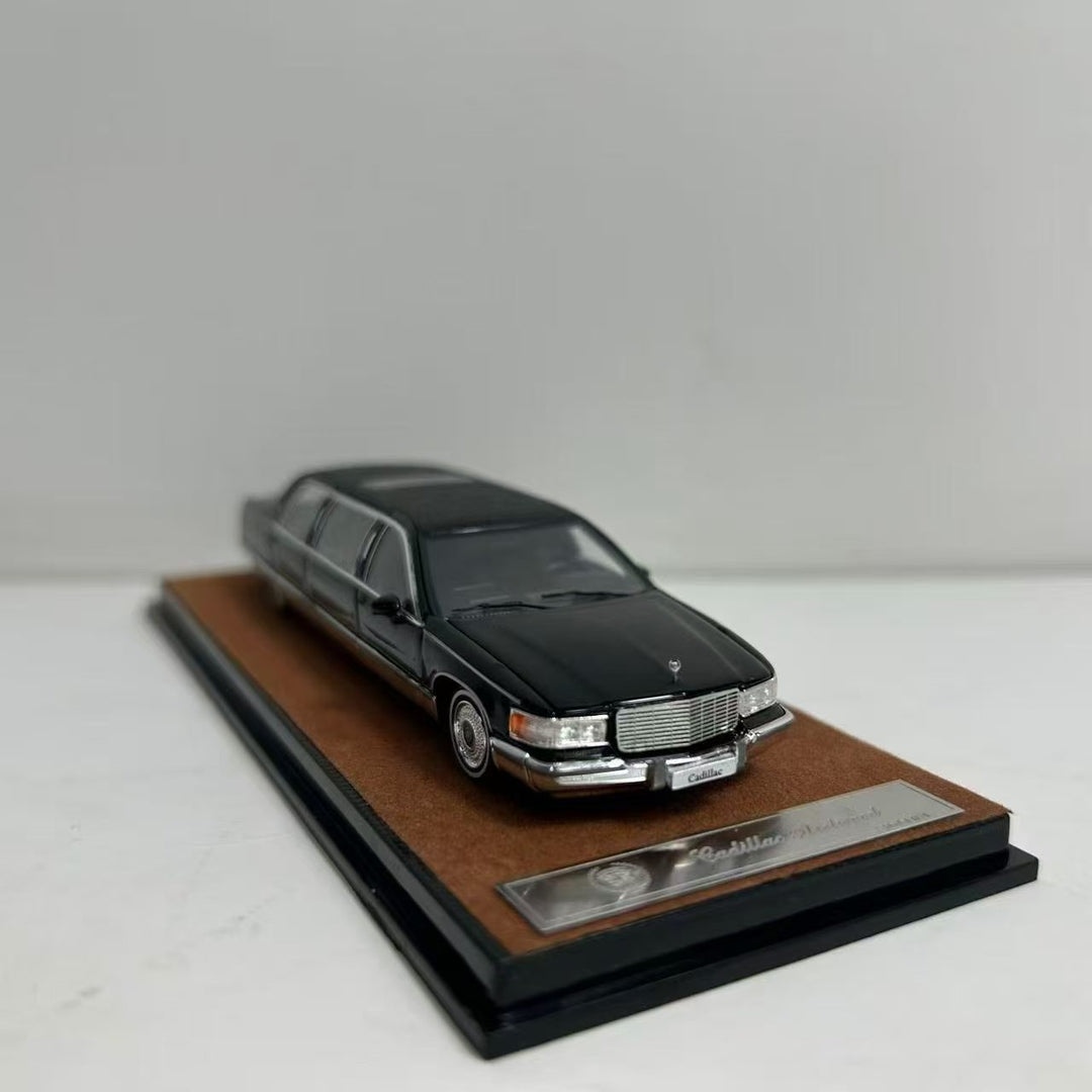 XiaoGuang Model 1:64 Cadillac Fleetwood Limousine (4 Colours)