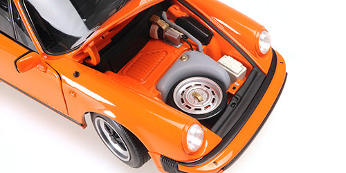 MINICHAMPS 1:18 PORSCHE 911 CARRERA COUPE 3.2 - 1983 - ORANGE