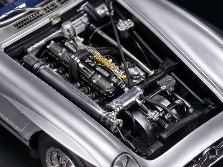 [Preorder] V8 Model 1:18 Mercedes Benz 300SLR (2 Colours)