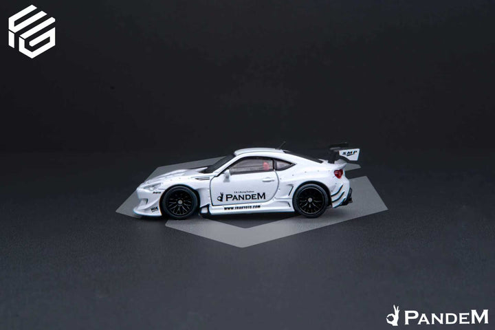 [Preorder] FG 1:64 Subaru BRZ Fully Open Pandem Modified Pearl White