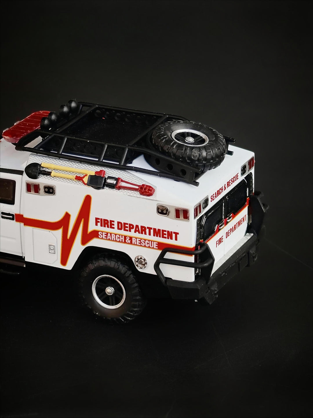 [Preorder] MK Miniatures 1:64 Hummer H2 Ambulance Glossy White