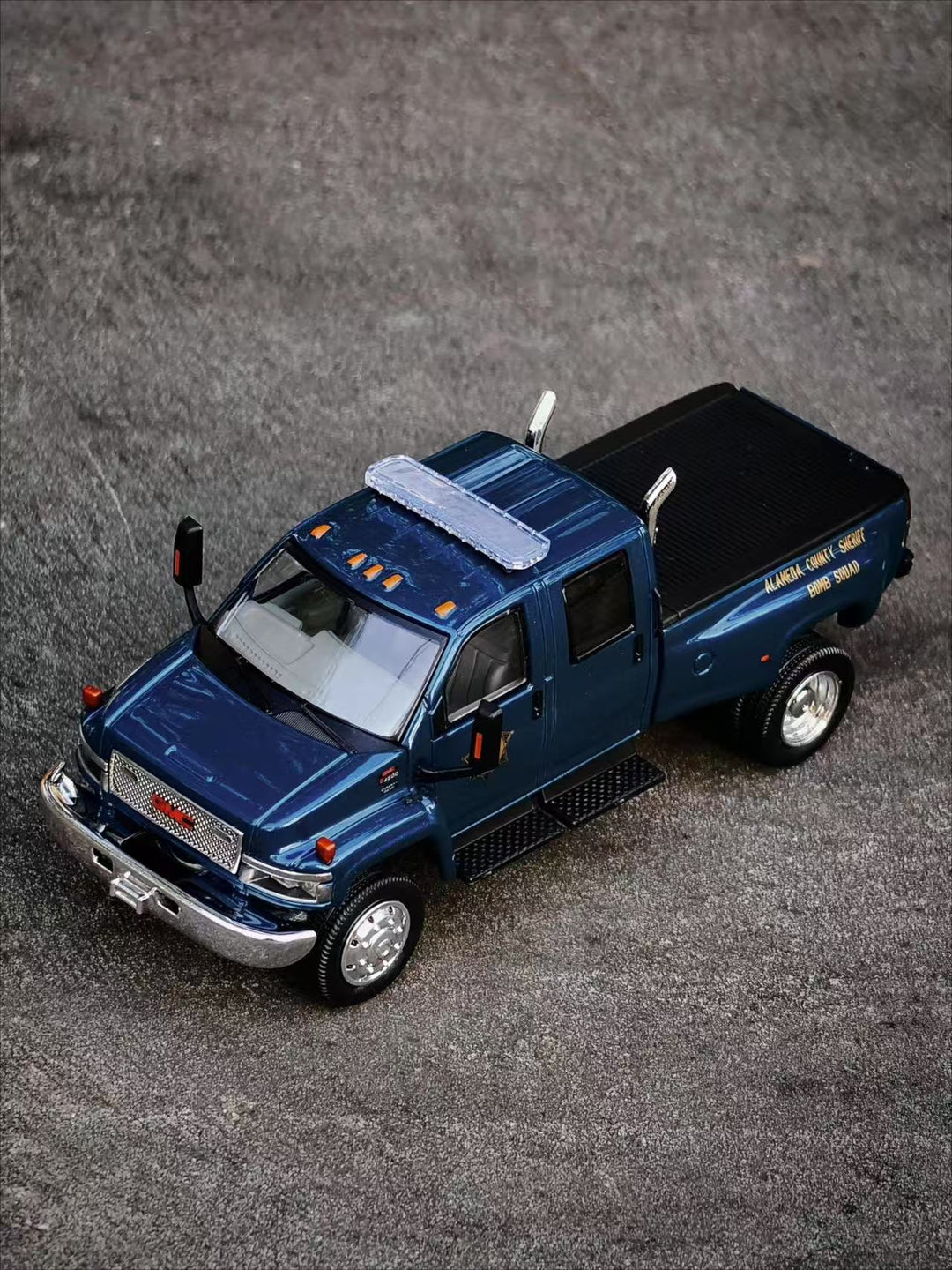 [Preorder] MK Miniatures 1:64 GMC TOP KICK PICK UP POLICE TRUCK - Metallic Blue