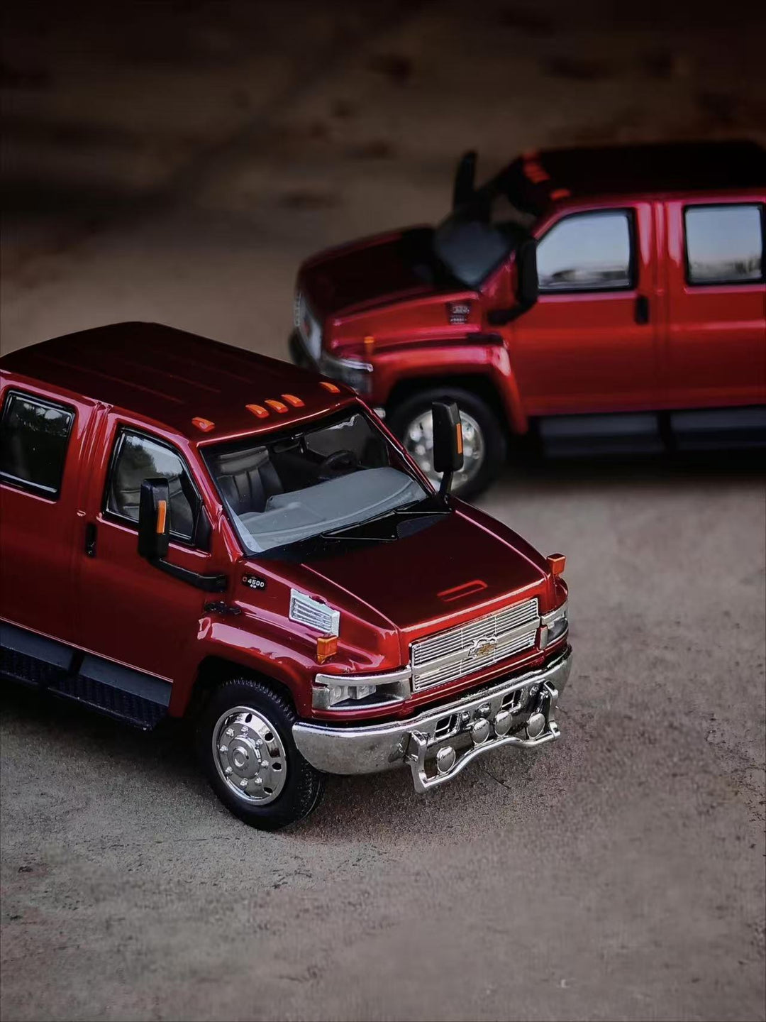 [Preorder] MK Miniatures X GOC 1:64 GMC TOP PICK UP TRUCK and Chevrolet KODIAK Metallic Red (2 Versions)