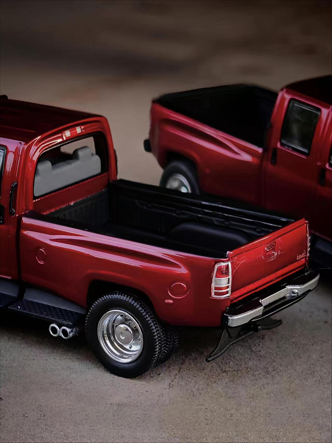 [Preorder] MK Miniatures X GOC 1:64 GMC TOP PICK UP TRUCK and Chevrolet KODIAK Metallic Red (2 Versions)