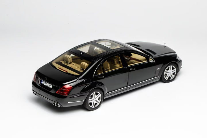 [Preorder] MOTORHELIX 1:18 Mercedes Benz S-Class S600L AMG (W221)