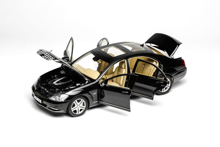 [Preorder] MOTORHELIX 1:18 Mercedes Benz S-Class S600L AMG (W221)