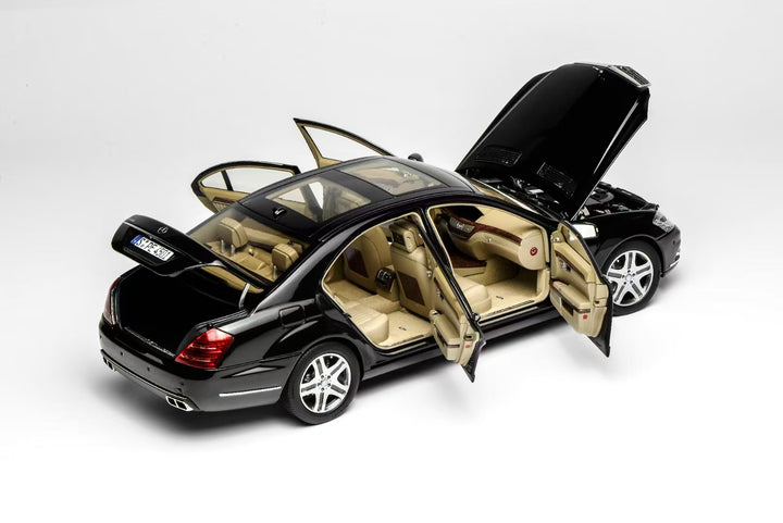 [Preorder] MOTORHELIX 1:18 Mercedes Benz S-Class S600L AMG (W221)