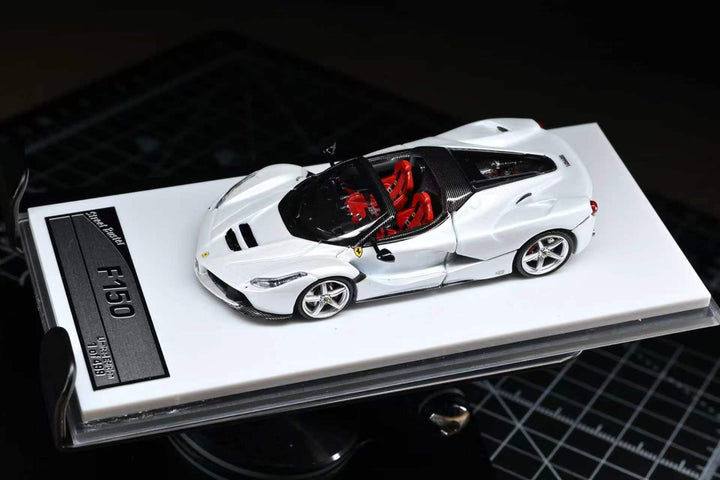 [Preorder] Street Buster 1:64 Ferrari F150 Bianco Avus-Rosso interior