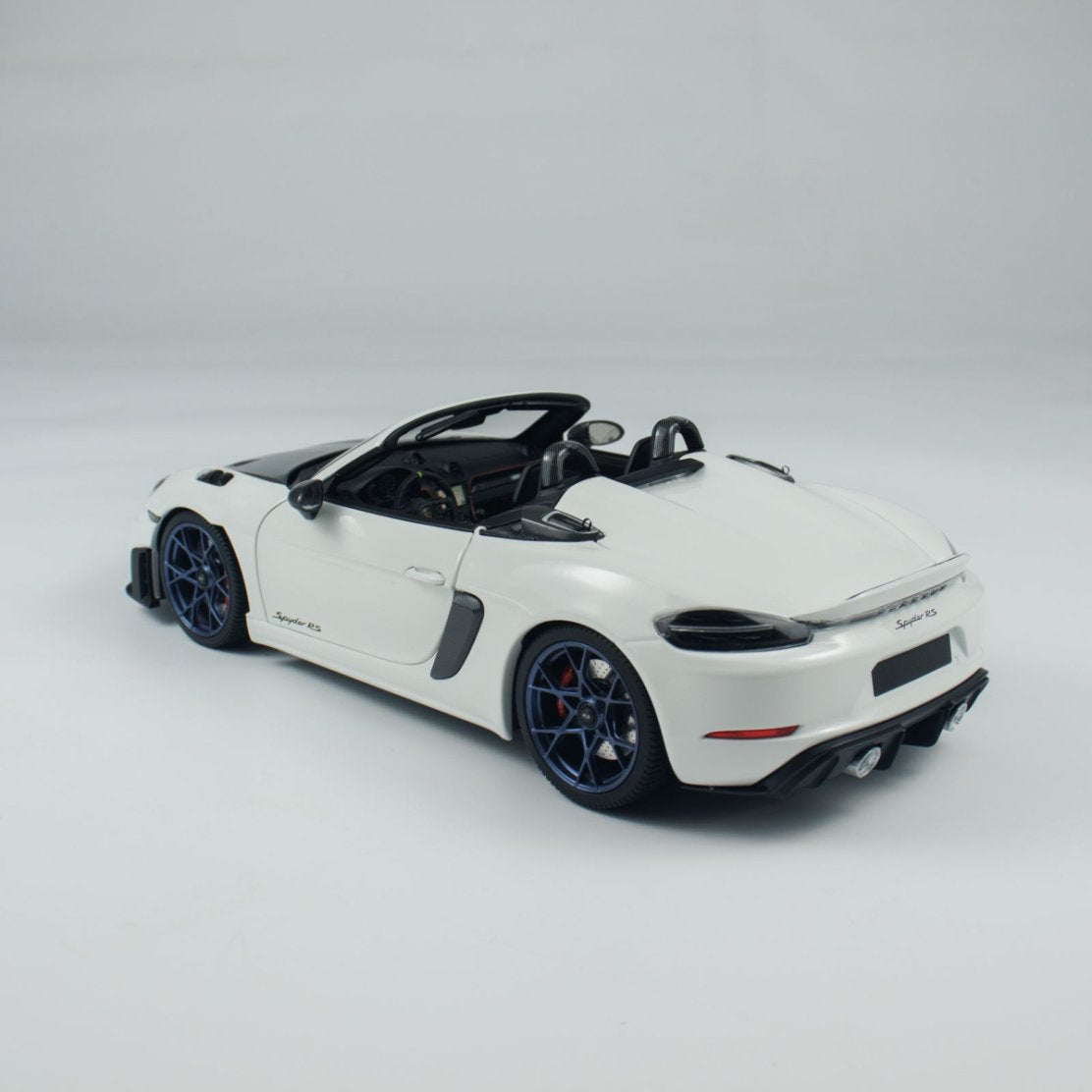 Minichamps 1:18 Caymen 718 Spyder RS Weissach Package 110063130/31