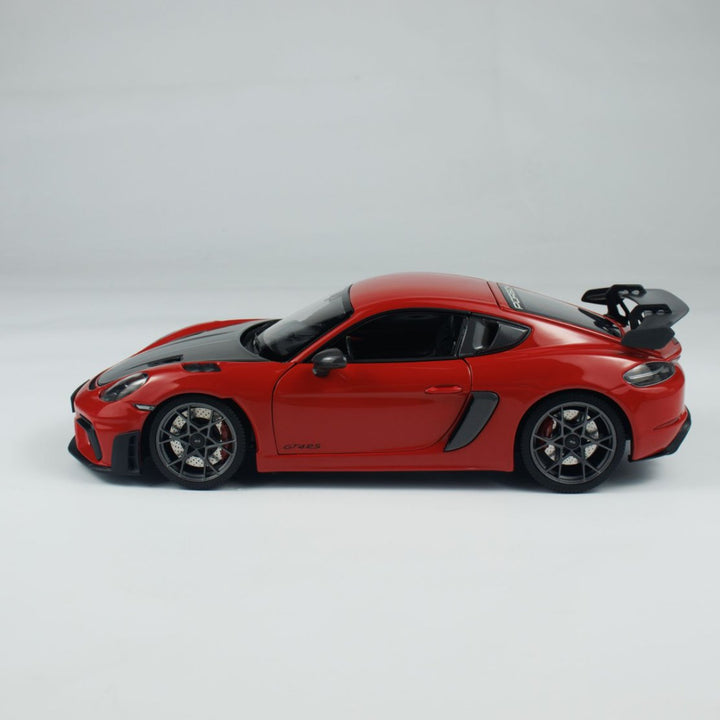 Minichamps 1:18 Caymen 718 Caymen GT4 RS Weissach Package