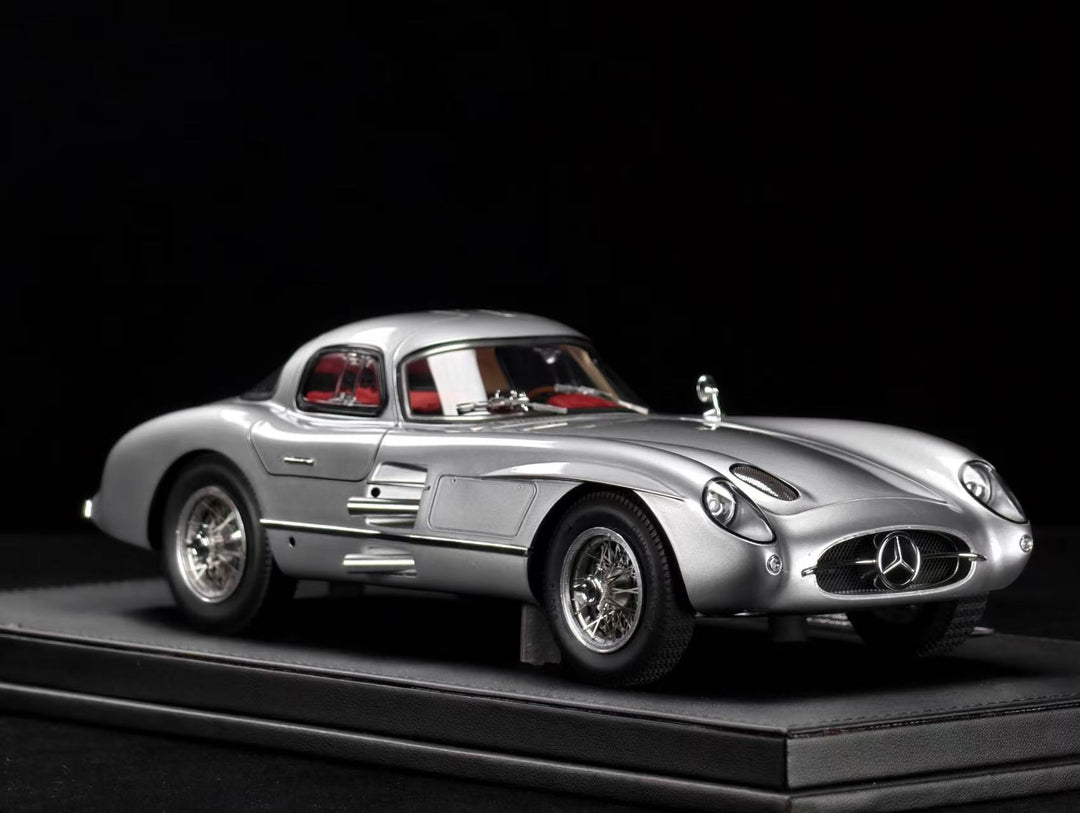 [Preorder] V8 Model 1:18 Mercedes Benz 300SLR (2 Colours)