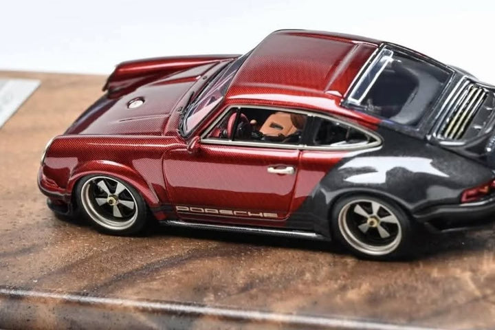 Onecar 1:64 Porsche 911 Singer DLS Red/Grey Carbon