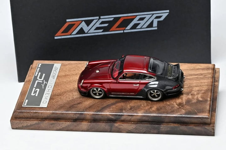 Onecar 1:64 Porsche 911 Singer DLS Red/Grey Carbon