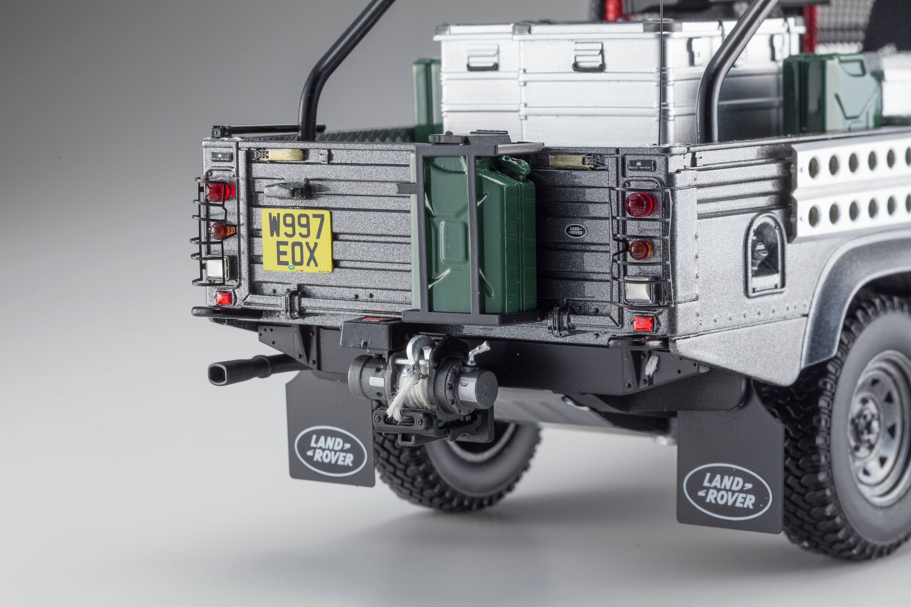 Kyosho 1:18 Land Rover Defender Movie Edition - Corris Grey