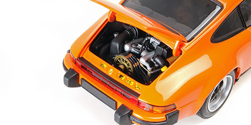 MINICHAMPS 1:18 PORSCHE 911 CARRERA COUPE 3.2 - 1983 - ORANGE