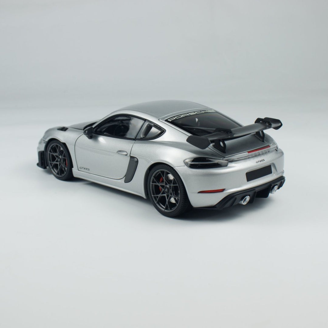 Minichamps 1:18 Caymen 718 Caymen GT4 RS Weissach Package