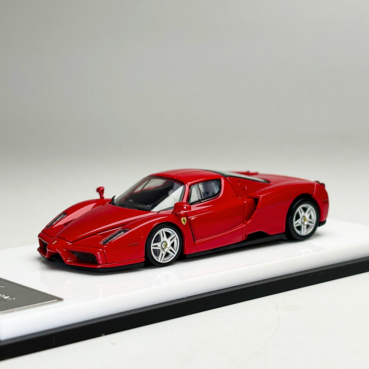 King Model 1:64 Enzo - Red (2 Versions) – Horizon Diecast