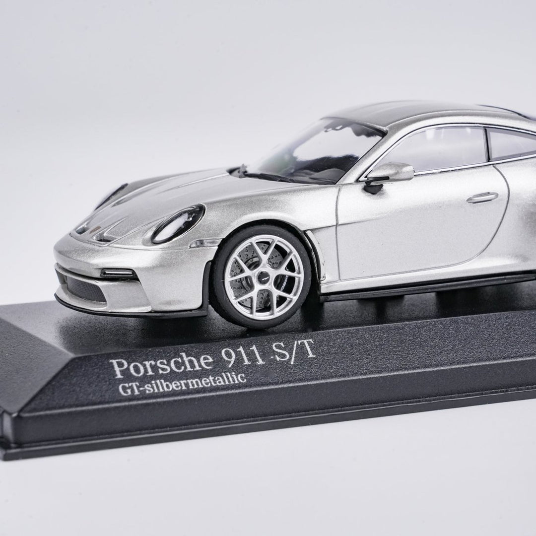 MINICHAMPS 1:43 PORSCHE 911(992) S/T - 2023 -SILVER 410063022