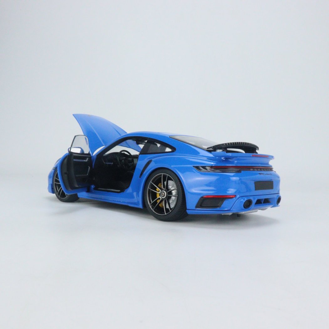 MINICHAMPS 1:18 Porsche 911 992 Turbo S (911 Turbo Sport) 113069172