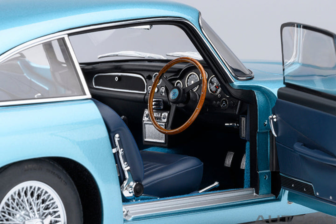 [Preorder] AutoArt 1:18 Aston Martin DB5 - Blue 70288